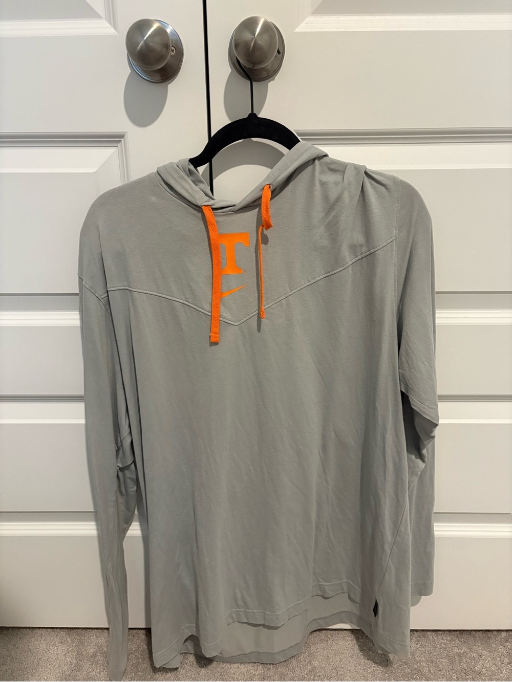 Nike Tennessee Vols Men's Light Gray Hooded Long-Sleeve with Orange Drawcords